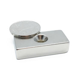 Beli 20 * 10 * 3mm N35 Neodymium Blok Magnet Countersunk Dengan Lubang Sekrup online manufacture